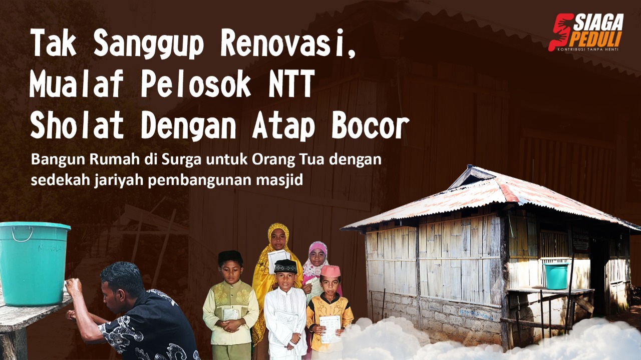 Tak Sanggup Renovasi, Mualaf NTT Sholat Dengan Atap Bocor